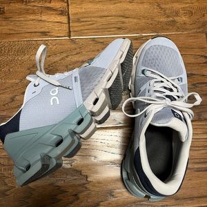 ON Cloudflyer 4, womens 8, like new
